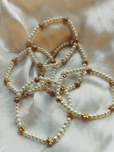 Load image into Gallery viewer, Memory Pearl &amp; Gold Bracelet
